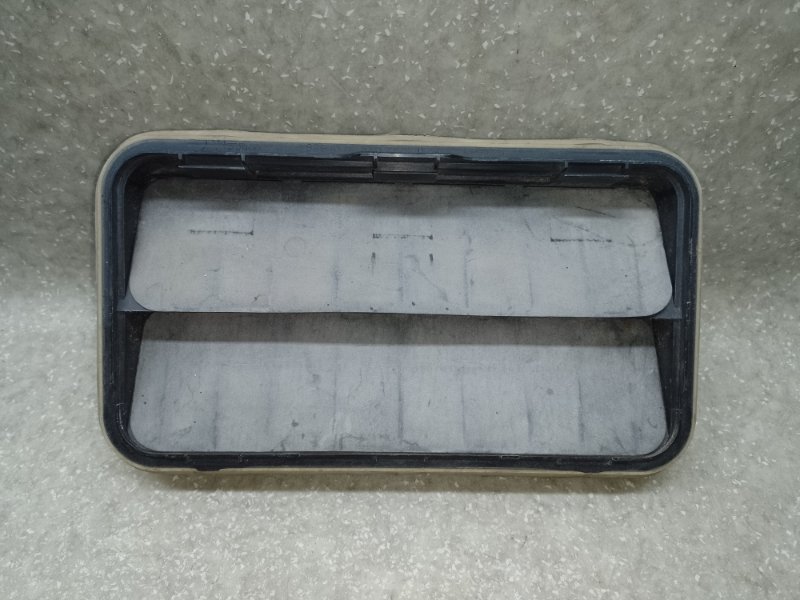 Клапан вентиляции салона задний левый TOYOTA CAMRY 40 06-11 2009 2.4 2AZFXE 62940-AA030 Б/У