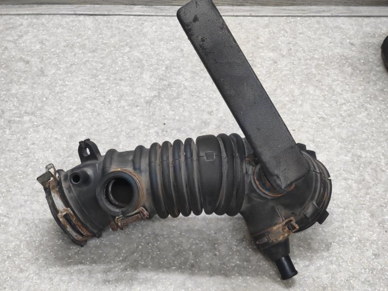 Запчасть патрубок воздушного фильтра TOYOTA CAMRY 40 06-11 2.4 2AZ-FE 17881-0H090 Б/У Патрубок воздушного фильтра TOYOTA CAMRY 40 06-11 2.4 2AZ-FE 17881-0H090 Б/У