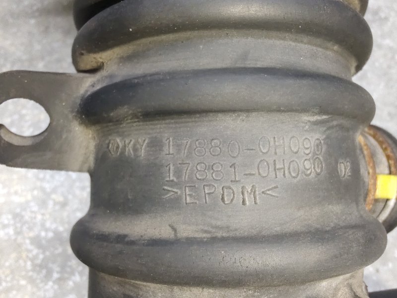 Патрубок воздушного фильтра TOYOTA CAMRY 40 06-11 2.4 2AZ-FE Патрубок воздушного фильтра TOYOTA CAMRY 40 06-11 2.4 2AZ-FE