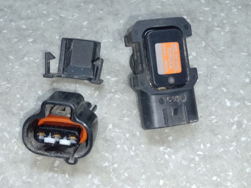 Запчасть датчик давления топлива TOYOTA CAMRY 40 06-11 2009 2.4 2AZFXE 89461-48020 Б/У Датчик давления топлива TOYOTA CAMRY 40 06-11 2009 2.4 2AZFXE 89461-48020 Б/У