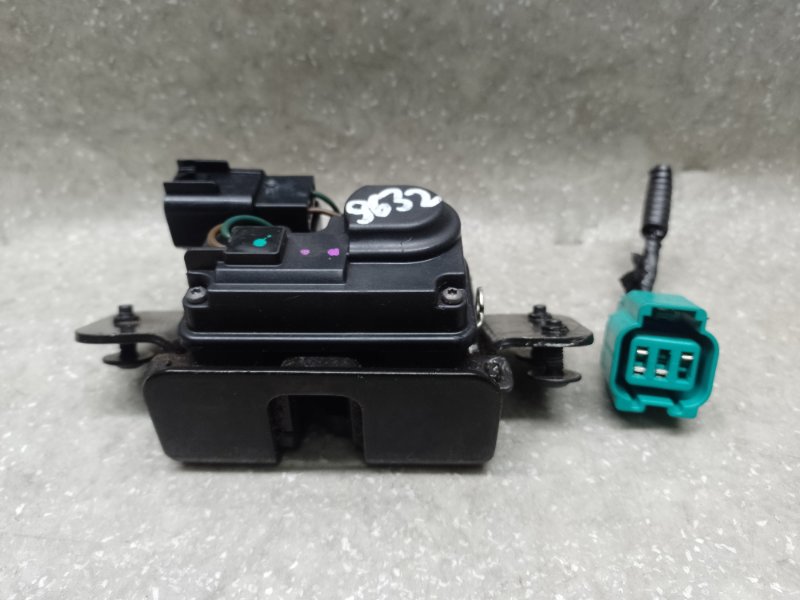 Замок крышки багажника CHEVROLET EQUINOX 09-17 2.4 LEA