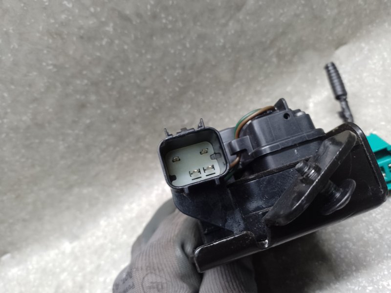 Замок крышки багажника EQUINOX 09-17 2013 2.4 LEA