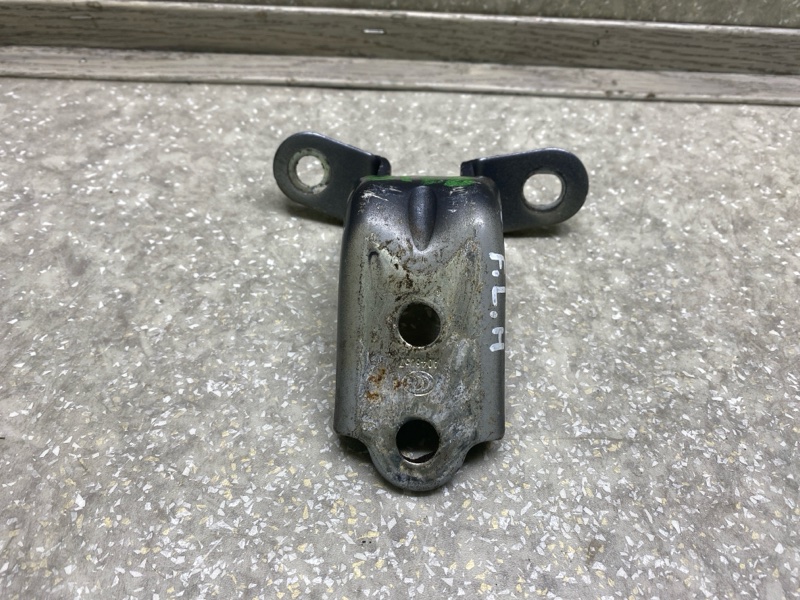 Петля двери нижняя передняя левая HYUNDAI TUCSON TL 15-20 2015 G4FJ 1.6 79310-2E000 Б/У
