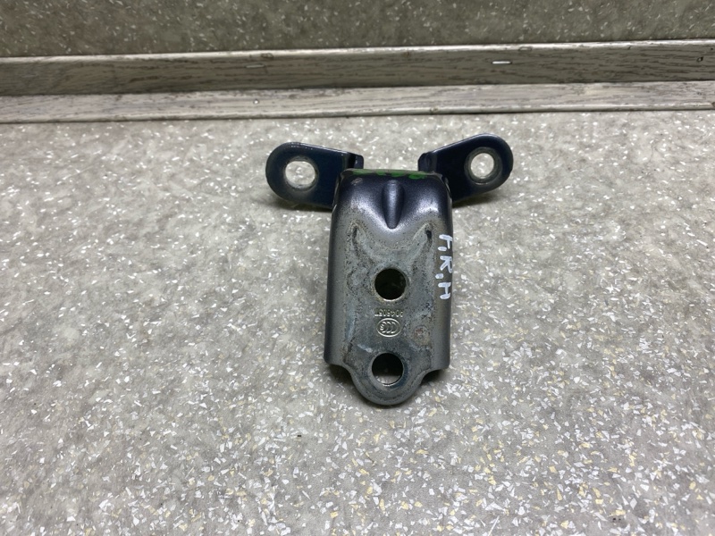 Петля двери нижняя передняя правая HYUNDAI TUCSON TL 15-20 2015 G4FJ 1.6 79320-2E000 Б/У