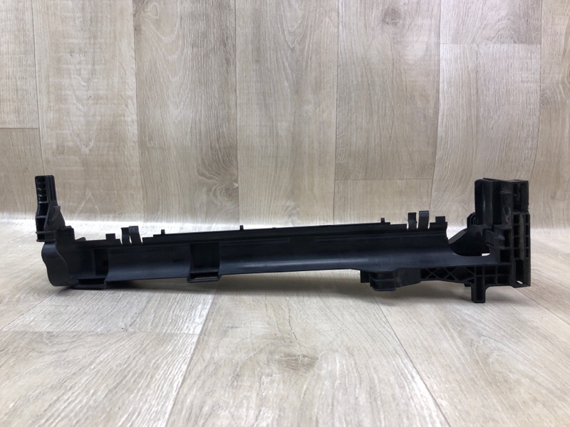 Крепление радиатора правое C-CLASS W205 16-21 2017 M274920 2.0L