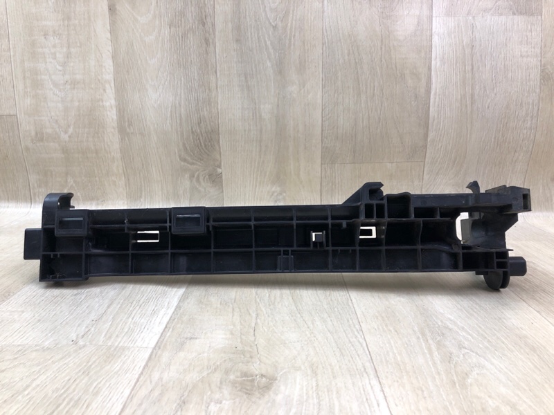 Крепление радиатора правое MERCEDES C-CLASS W205 16-21 M274920 2.0L
