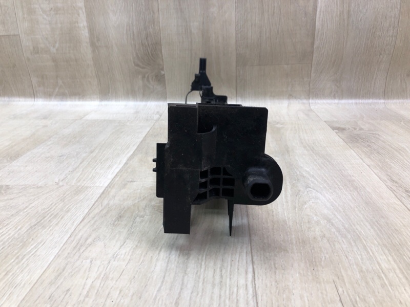 Крепление радиатора правое C-CLASS W205 16-21 2017 M274920 2.0L