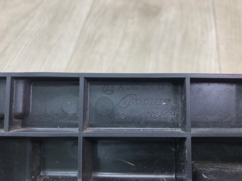 Крепление радиатора правое C-CLASS W205 16-21 2017 M274920 2.0L