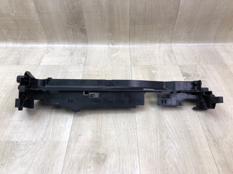 Крепление радиатора левое MERCEDES C-CLASS W205 16-21 M274920 2.0L