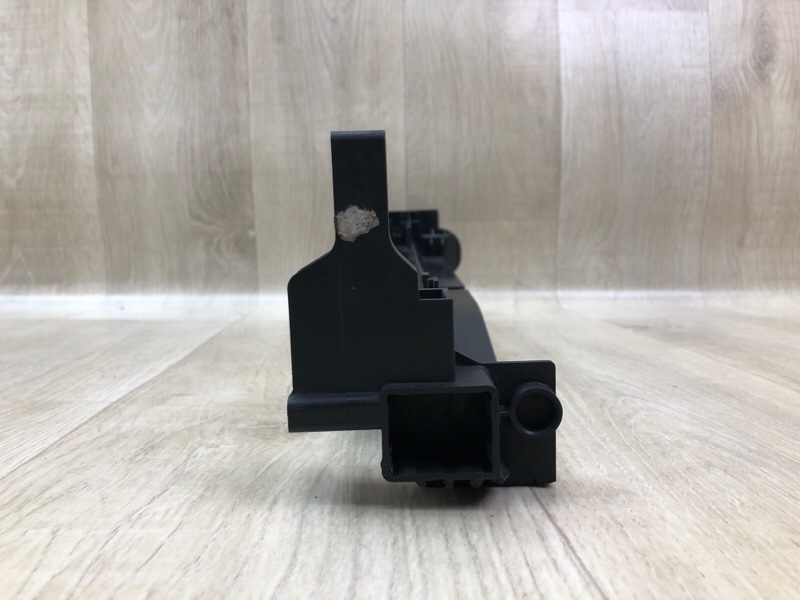 Крепление радиатора левое C-CLASS W205 16-21 2017 M274920 2.0L