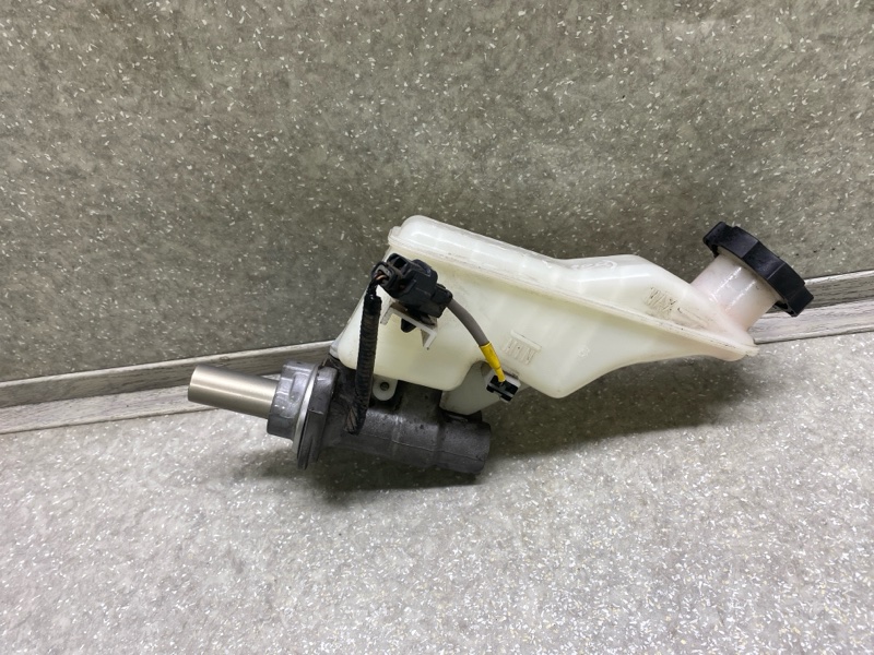 Главный тормозной цилиндр HYUNDAI TUCSON TL 15-20 2015 G4FJ 1.6 58510-D3100 Б/У