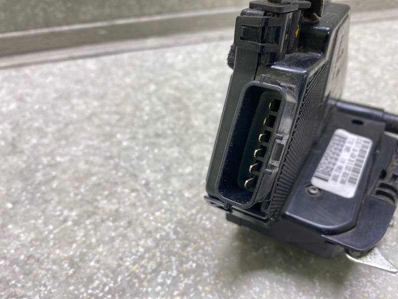 Замок двери передний левый ALTIMA L33 12-18 2016 L33 2.5