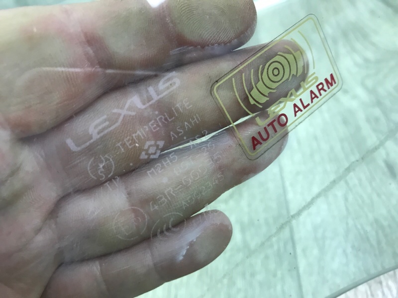 Стекло двери переднее правое LEXUS ES350 06-12 3.5 2GR-FE