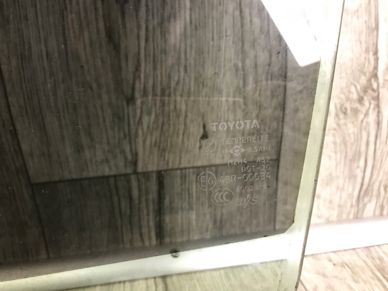 Стекло двери переднее левое RAV4 05-12 2006 2.4 2AZFE