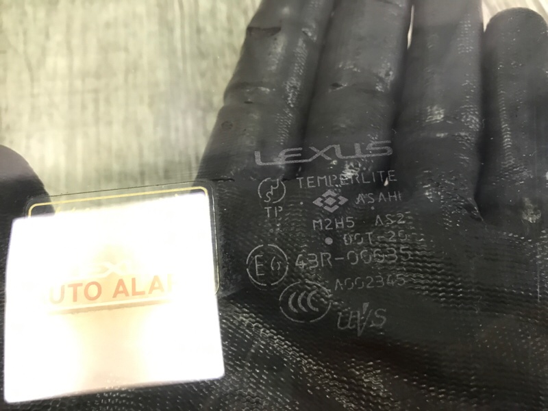 Стекло двери переднее левое ES350 06-12 2006 3.5 2GR-FE