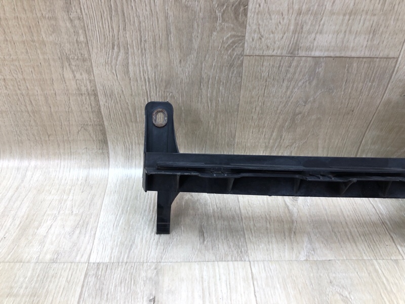 Кронштейн решетки радиатора JETTA USA 10-17 JETTA USA 10-17