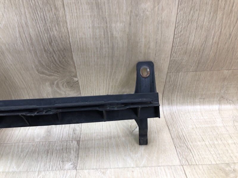 Кронштейн решетки радиатора JETTA USA 10-17 JETTA USA 10-17