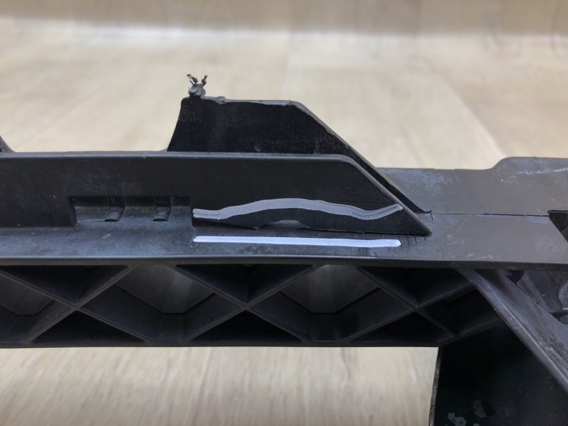 Кронштейн решетки радиатора JETTA USA 10-17 JETTA USA 10-17