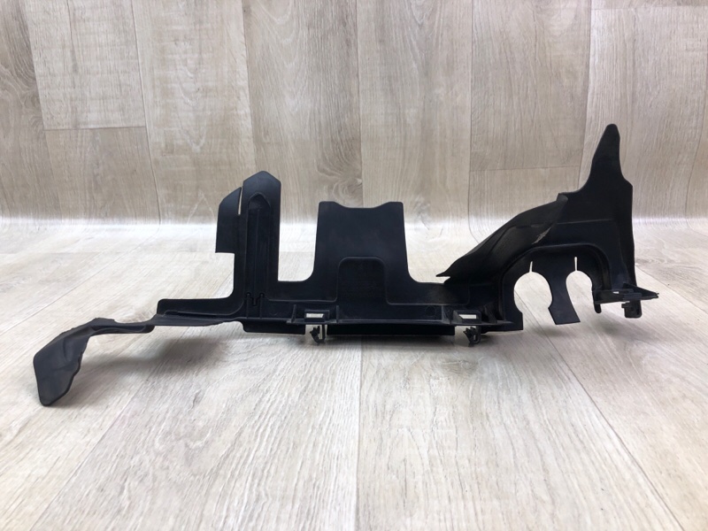 Дефлектор радиатора правый VOLKSWAGEN JETTA USA 10-17 JETTA USA 10-17