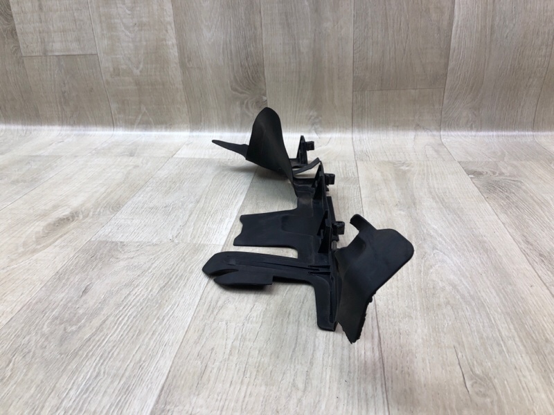 Дефлектор радиатора правый JETTA USA 10-17 JETTA USA 10-17