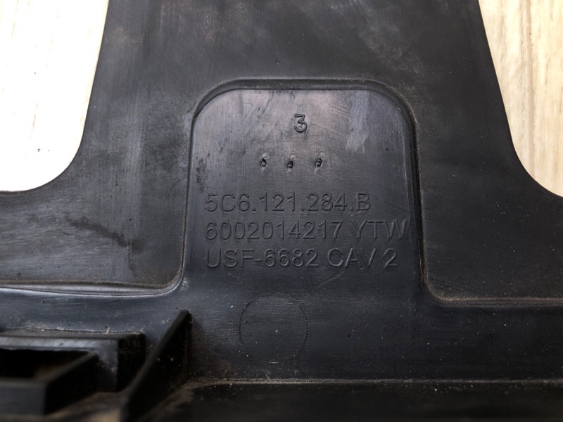 Дефлектор радиатора правый JETTA USA 10-17 JETTA USA 10-17