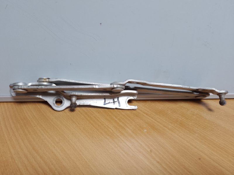 Петля крышки багажника левая LEXUS GS350 GS300 05-11