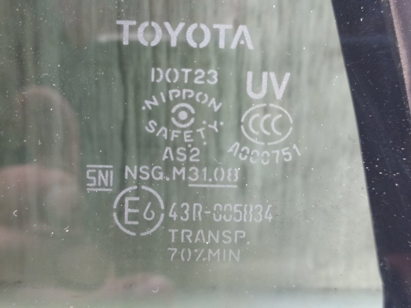 Стекло двери глухое заднее левое TOYOTA PRIUS 16- 1.8 2ZRFXE Стекло двери глухое заднее левое TOYOTA PRIUS 16- 1.8 2ZRFXE