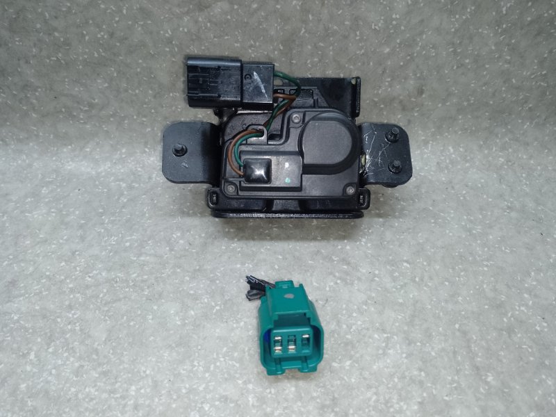 Замок крышки багажника EQUINOX 09-17 2015 2.4 LEA