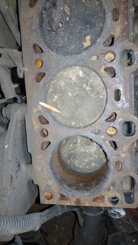 Блок двигателя E2200 E-SERIES 86-04