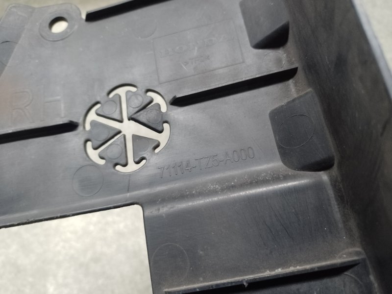 Дефлектор радиатора правый MDX (YD3) 13-21 2016 3.5 J35Y5