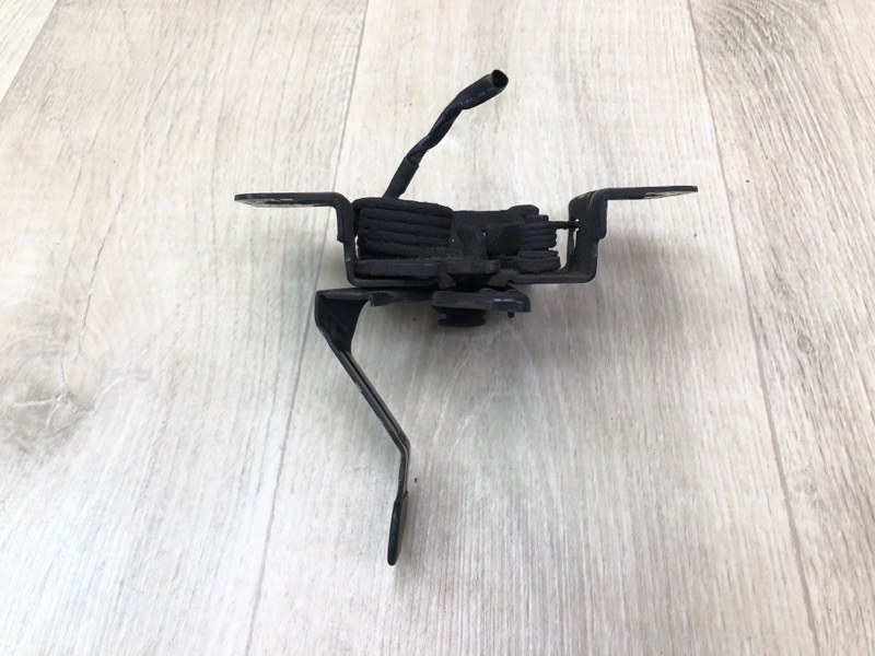 Замок капота SONIC 11-16 Замок капота SONIC 11-16