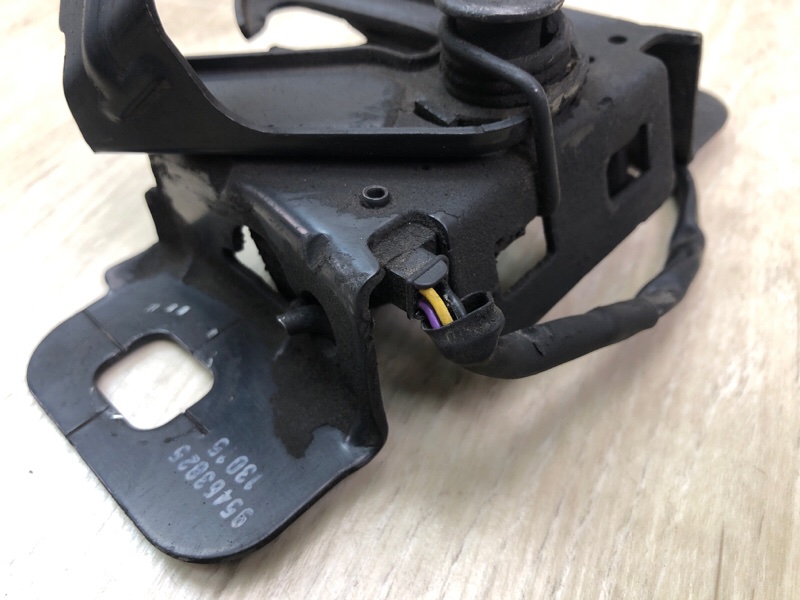 Замок капота SONIC 11-16 Замок капота SONIC 11-16