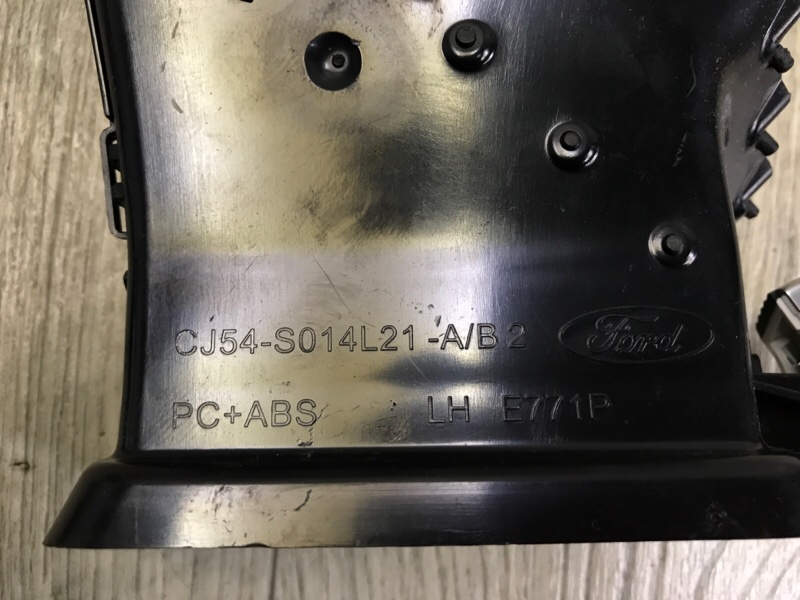 Дефлектор воздушный левый ESCAPE 12-19 2018 T15HDTX