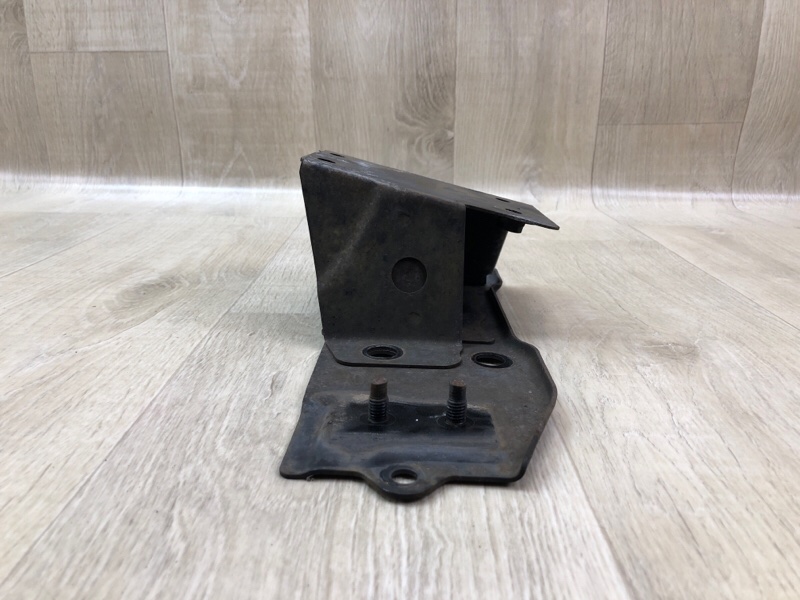 Кронштейн усилителя переднего бампера левый FX S50 03-08 2005 3.5 VQ35DE