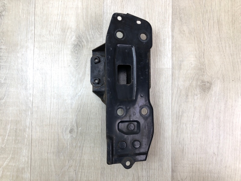 Кронштейн усилителя переднего бампера правый FX S50 03-08 2005 3.5 VQ35DE