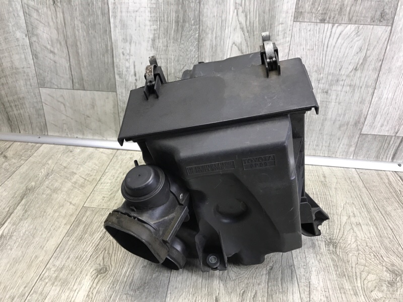 Корпус воздушного фильтра SIENNA 11-16 2014 3.5 2GR-FE Корпус воздушного фильтра SIENNA 11-16 2014 3.5 2GR-FE