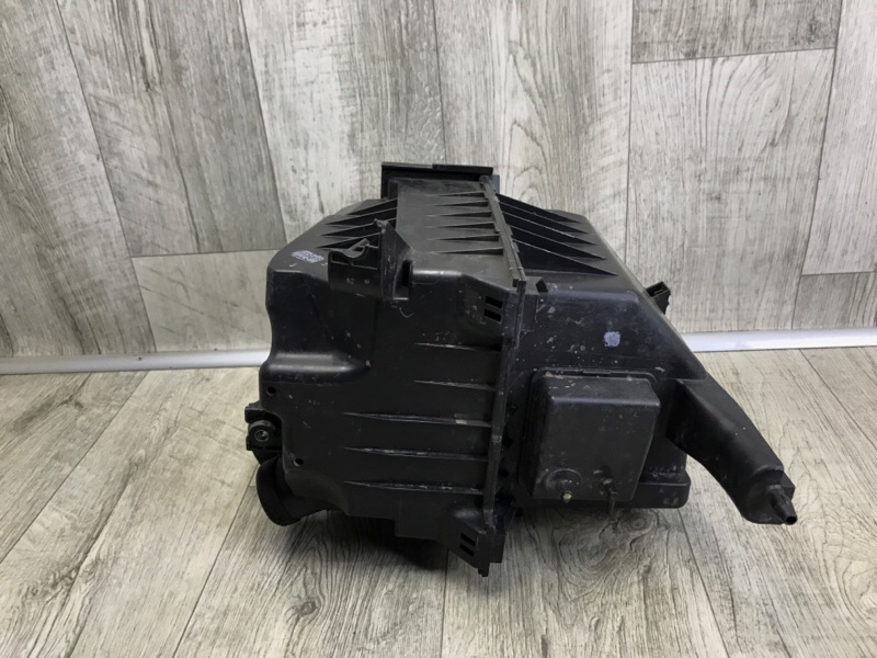 Корпус воздушного фильтра SIENNA 11-16 2014 3.5 2GR-FE Корпус воздушного фильтра SIENNA 11-16 2014 3.5 2GR-FE