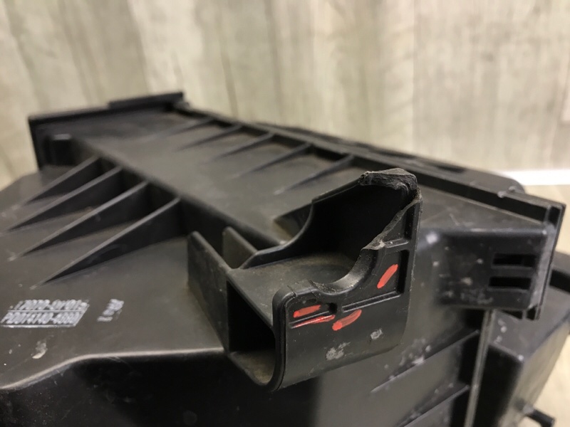 Корпус воздушного фильтра SIENNA 11-16 2014 3.5 2GR-FE Корпус воздушного фильтра SIENNA 11-16 2014 3.5 2GR-FE