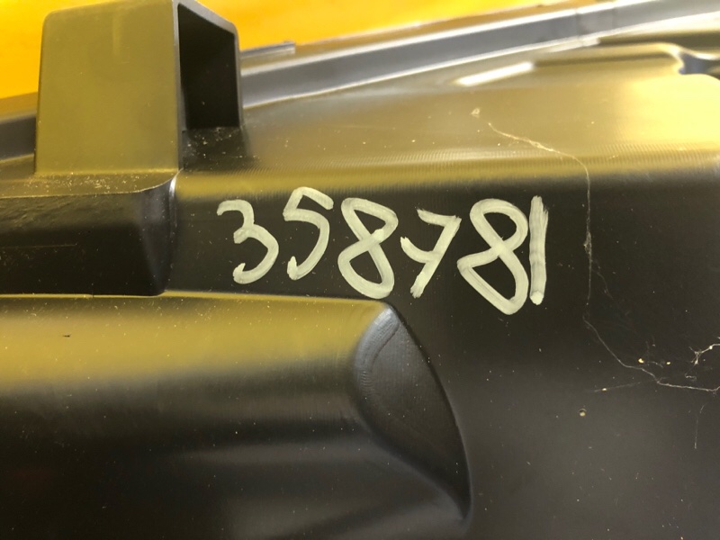 Фара правая LEAF 18-