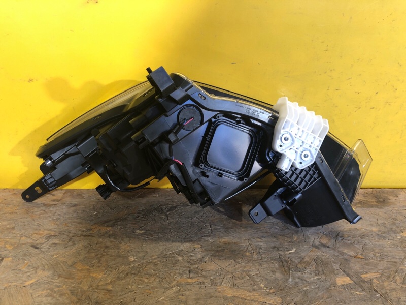 Фара правая LEAF 18-