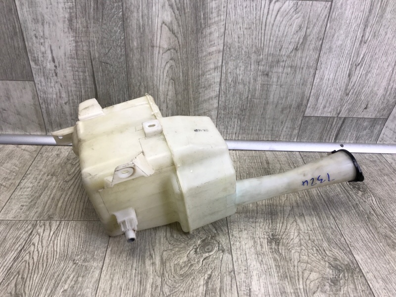 Бачок омывателя TOYOTA SIENNA 11-16 3.5 2GR-FE
