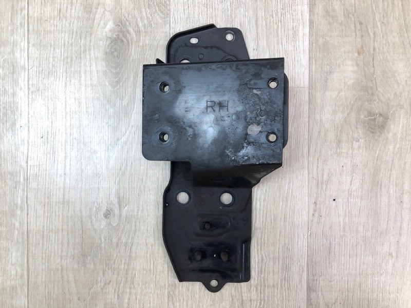 Кронштейн усилителя переднего бампера правый INFINITI FX S50 03-08 2006 VK45DE 62210CG000 Б/У