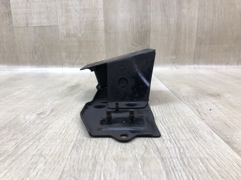 Кронштейн усилителя переднего бампера правый FX S50 03-08 2006 VK45DE