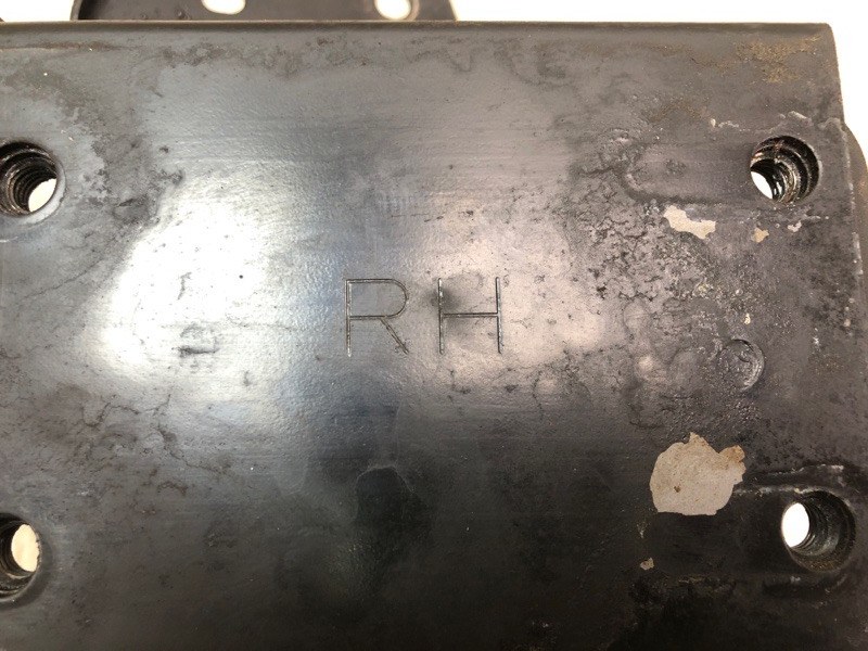 Кронштейн усилителя переднего бампера правый FX S50 03-08 2006 VK45DE