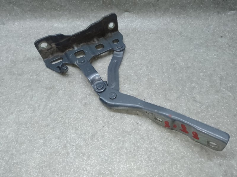 Запчасть петля капота правая HYUNDAI TUCSON TL 15-20 2015 G4FJ 1.6 79120-D3100 Б/У Петля капота правая HYUNDAI TUCSON TL 15-20 2015 G4FJ 1.6 79120-D3100 Б/У