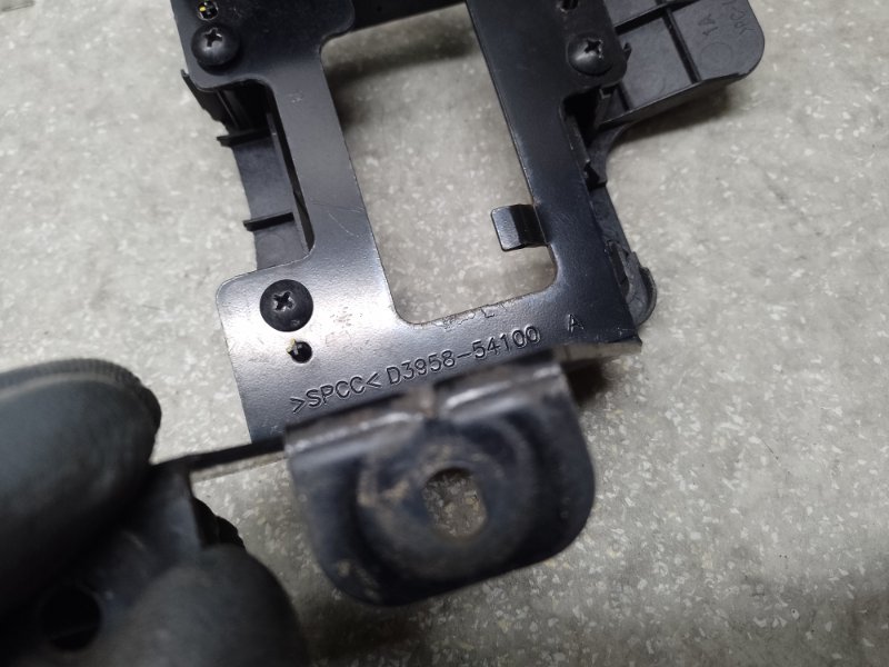 Кронштейн датчика слепых зон левый HYUNDAI TUCSON TL 15-20 G4FJ 1.6