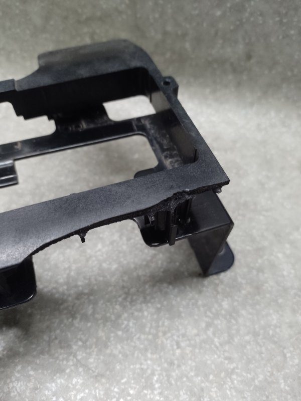 Кронштейн датчика слепых зон левый TUCSON TL 15-20 2015 G4FJ 1.6