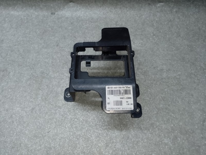 Кронштейн датчика слепых зон правый TUCSON TL 15-20 2015 G4FJ 1.6