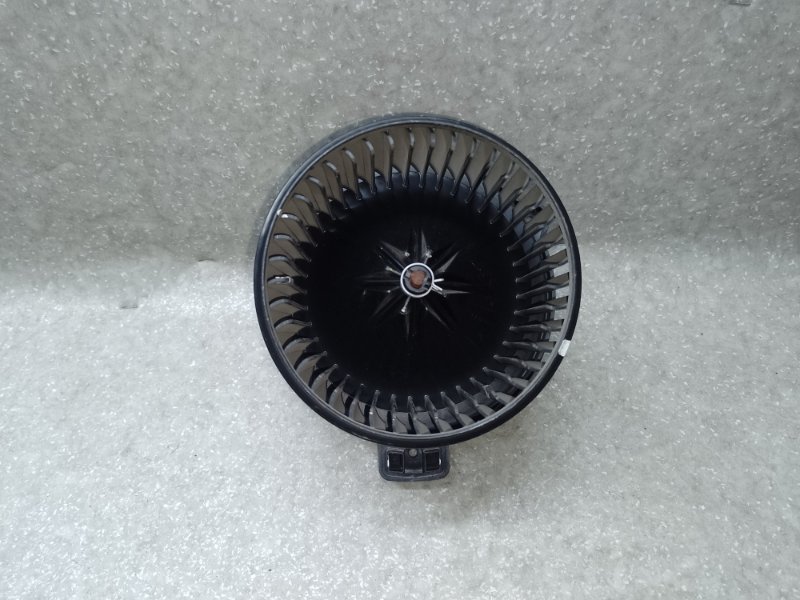 Запчасть моторчик печки HYUNDAI TUCSON TL 15-20 2015 G4FJ 1.6 97113-2P000 Б/У Моторчик печки HYUNDAI TUCSON TL 15-20 2015 G4FJ 1.6 97113-2P000 Б/У