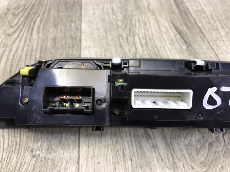 Блок управления печкой CAMRY 30 02-06 2002 3.0 1MZFE